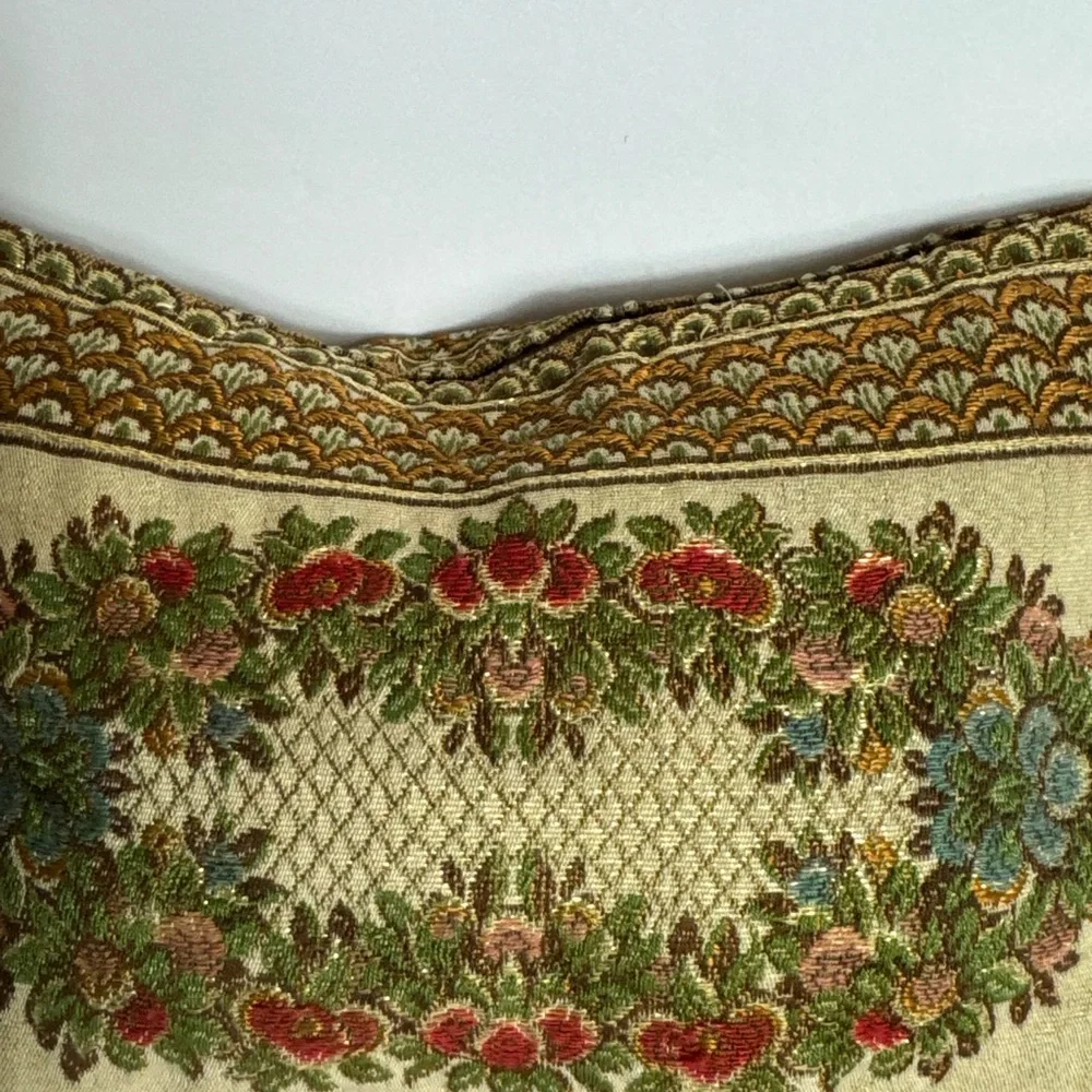 Adonia Made in Italy‎ Vintage Tapestry Purse with Gold Chain Strap